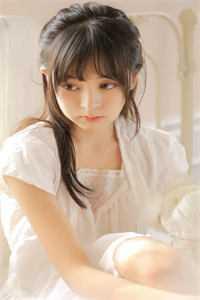 夜晚被迫加班工作的妻子