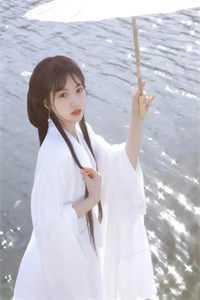 我妈从小让我穿女装